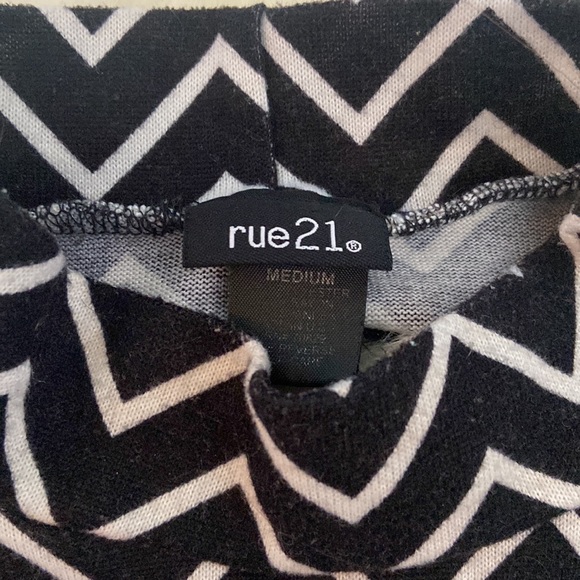 Rue 21 Crop top😍 - Picture 2 of 3